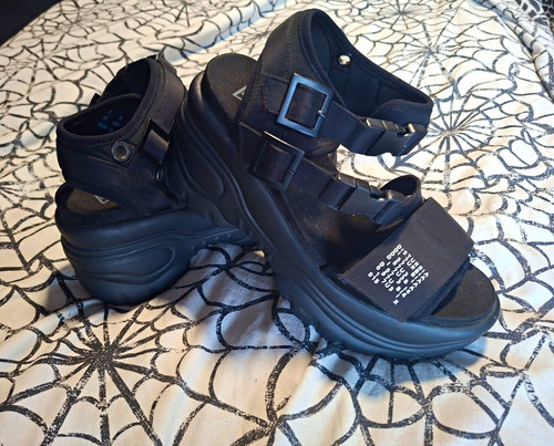 Disturbia glitch black - glitch,