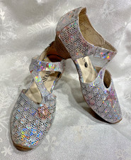 Comfy Pavers Low Heeled Court