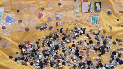 Vintage buttons bulk job lot - buttons,