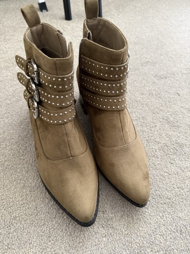 Suede brown studded buckle - ,