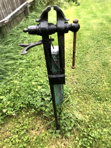 Blacksmith leg vice vintage - blacksmith's,
