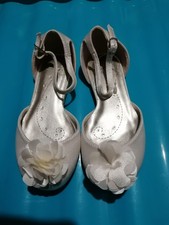 Young Girls Ivory Shoes Size 8