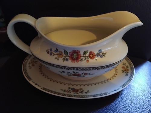 Royal doulton larchmont - doulton, gravy
