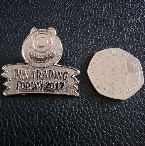 Disney shanghai resort pin - resort,