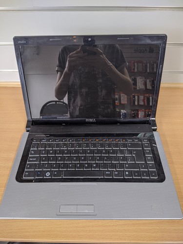 Dell studio 1555 laptop - dell,