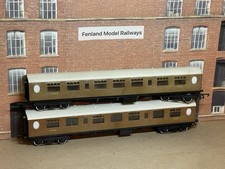 2 Triang OO Gauge Thompson Teak Coaches