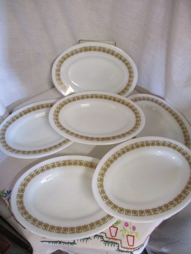 Vintage pyrex corning white - by,