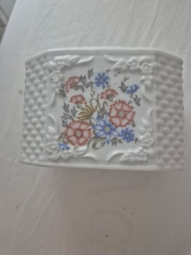 White vintage floral ceramic - white,