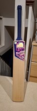 Wombat Cricket Bat Short Handle Onyx. English Willow Grade 1. Weight 2lb 10oz