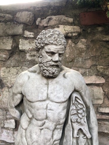 Hercules pedestal concrete - on,