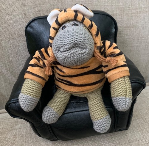 Tips tea monkey wearing - tea, an