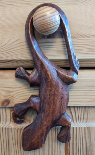 Wooden carved lizard - lizard, gecko