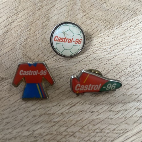 Castrol pin badges - 96,
