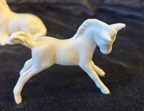 Small beswick white matt foal - white,