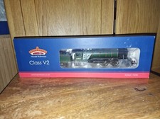 BACHMANN 31-565 Class V2 60862 BR Green Late Crest Steam Locomotive & Tender OO