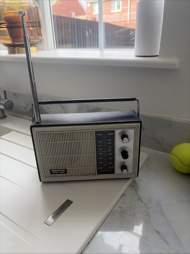 Sanyo transistor radio - fm,