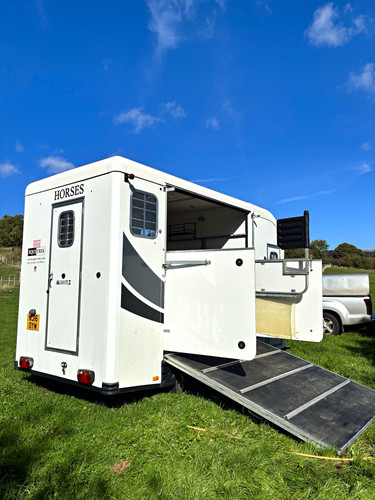 Equi trek stall - equi-trek,