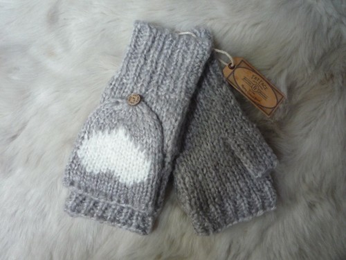 Womens heart flap over gloves - heart,