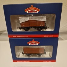 2x Bachmann 38-380 OO Gauge
