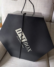 HAT BOX DEBENHAMS ELEGANT EXTRA LARGE HEXAGONAL. W 53cm  H 20.5  VGC W/Handle 