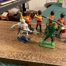 Kelloggs Plastic Figures x 7 -