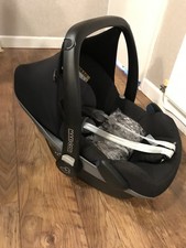 Maxi-Cosi Cabriofix Car Seat With Newborn Insert & Raincover