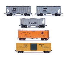 VARIOUS BRANDS 'HO' GAUGE RAKE OF 5 ASSORTED BOX/ HOPPER WAGONS *WEATHERED