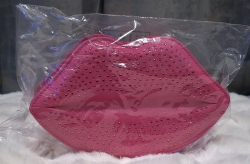Pink lip shaped - lip, studded