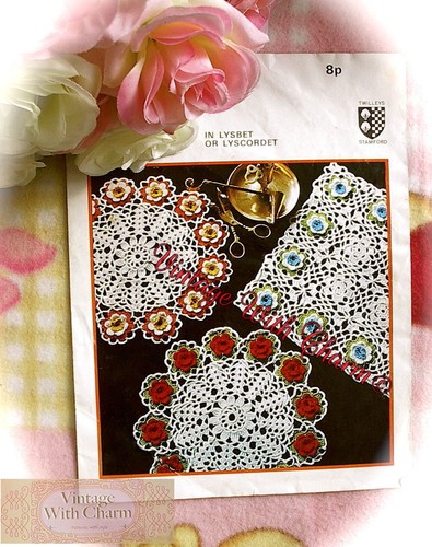 Vintage floral table - floral, centres