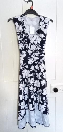 Bnwt gorgeous quiz navy - quiz, floral