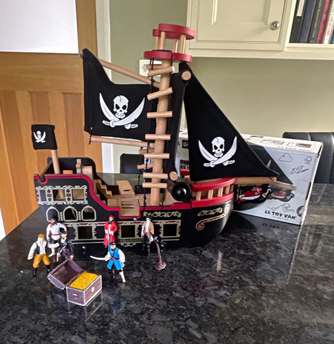 Toy van wooden pirate ship - le,