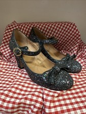 RED or DEAD Size 7 Women's