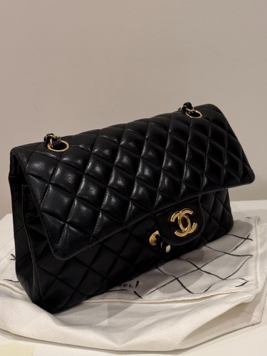 Chanel classic flap medium - chanel,