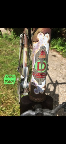 Dawes red feather 1950s - red,