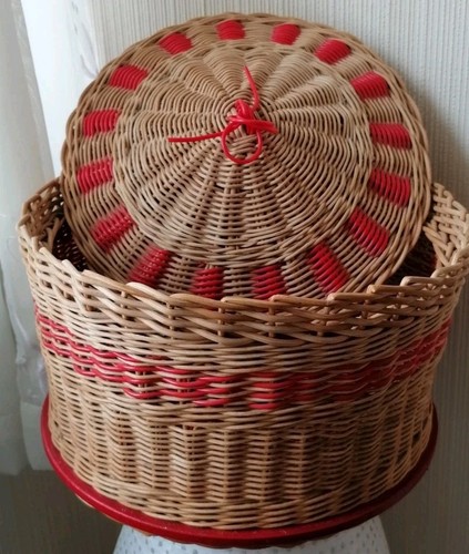 Hand made round wicker - hand,