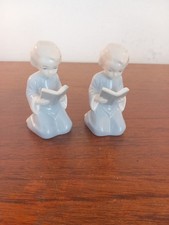 metzler ortloff Kneeling Girls