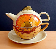 CAT AND MOUSE IN BASKET TEA FOR ONE SET CUP SAUCER TEAPOT LONDON POTTERY