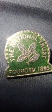 National Trust Vintage Green Enamel Pin Badge 1895 Foundation