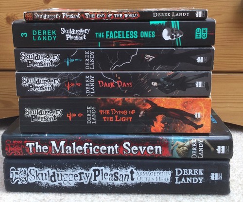 Skullduggery pleasant books - 7x,