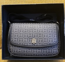 Tommy Hilfiger Gift Boxed Beautiful Bag. 100% Auth. From The USA. Comes In Black
