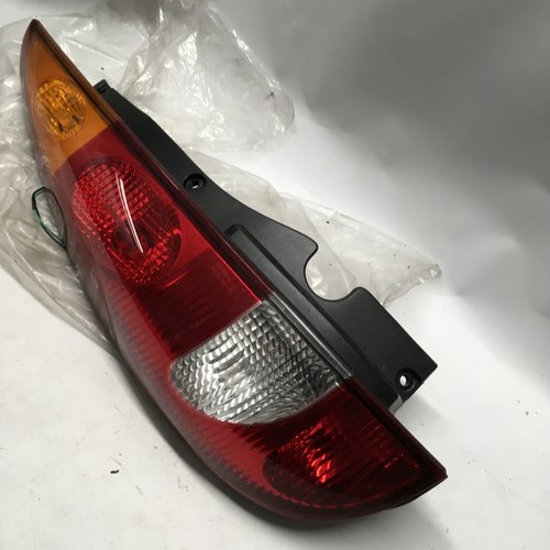 Nissan almera tino v10 - v10, rear
