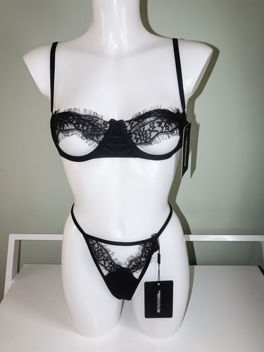 Prettylittlething black floral - black,
