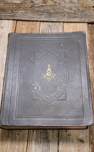 Vintage 1942 holy bible red - 1942,