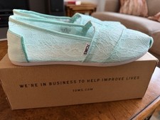 TOMS Classic Seas Lace