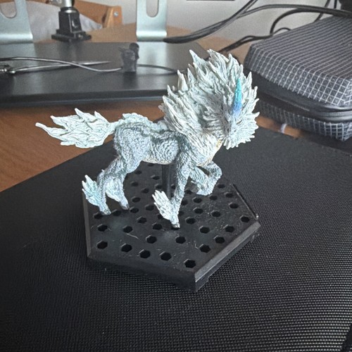 Monster hunter figure - monster, builder