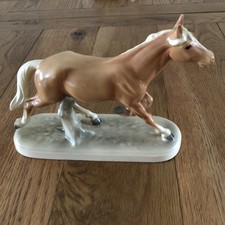 Hertwig Porcelain Trotting