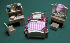 Sylvanian Families - Pretty Girls Bedroom Furniture Set  - Very Good Condition