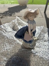 Lladro 5222 Pretty Pickings -