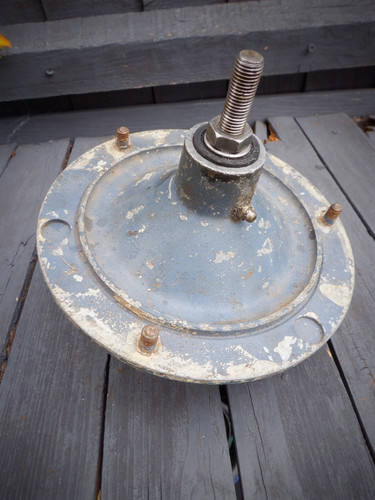 Lambretta front wheel hub - front,