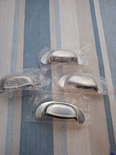 Polished chrome cup pull - 4x,